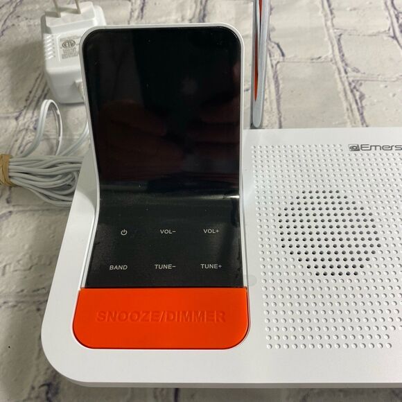 Emerson Weather Band Dual Alarm Clock Radio SmartSet WBS12 15W Wireless Charger - Picture 3 of 9